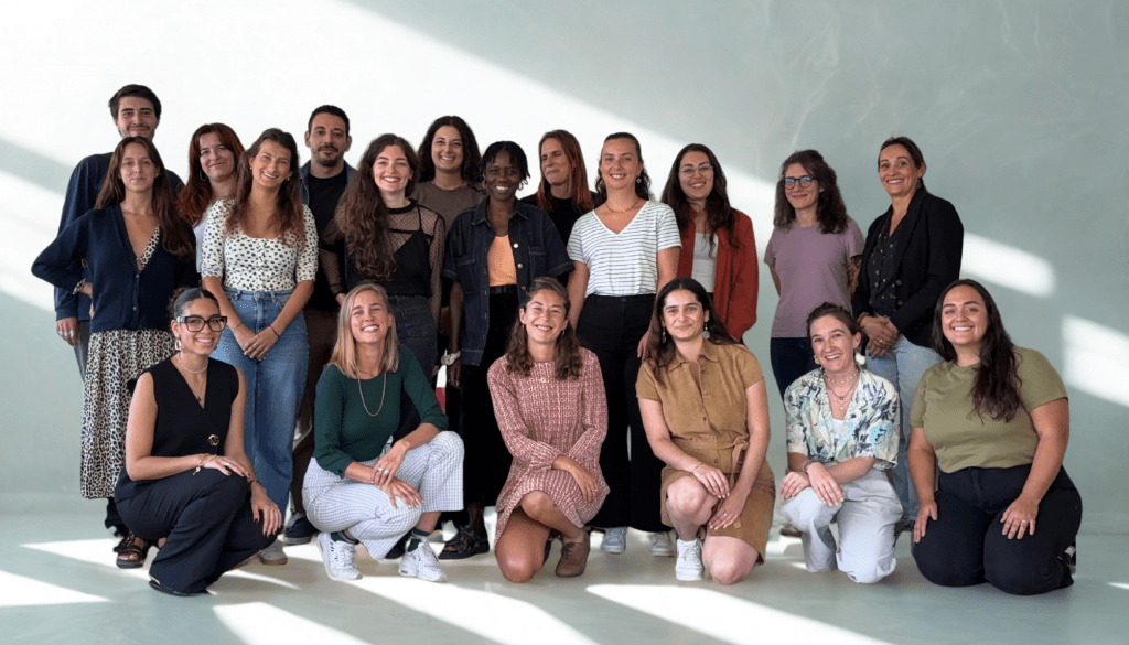 Les membres d'équipe de l'OCR posent en groupe devant l'objectif